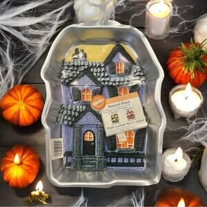 Vintage 2000 Y2K Wilton Haunted House Cake Pan Halloween Christmas Dessert Mold